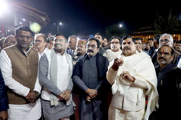 डॉ. यादव ने खजुराहो स्थित पश्चिमी मंदिर समूह परिसर में लाइट शो देखा