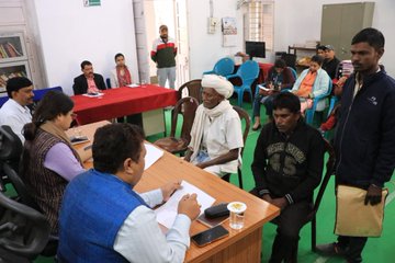 झाबुआ – कलेक्टर ने जनसुनवाई में प्राप्त आवेदनों के निराकरण के दिए निर्देश