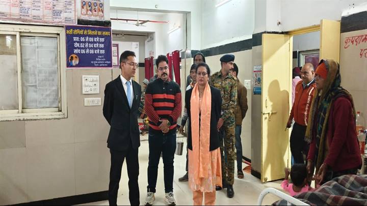 कलेक्टर ने शीतलहर के लिए जिला अस्पताल में व्यवस्थाएं सुनिश्चित कीं