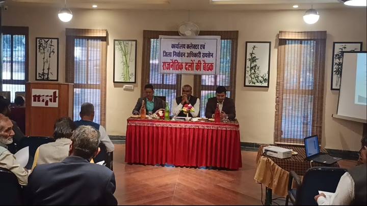 भोपाल : संभागायुक्त ने सांची में मतदाता सूची विशेष पुनरीक्षण की समीक्षा