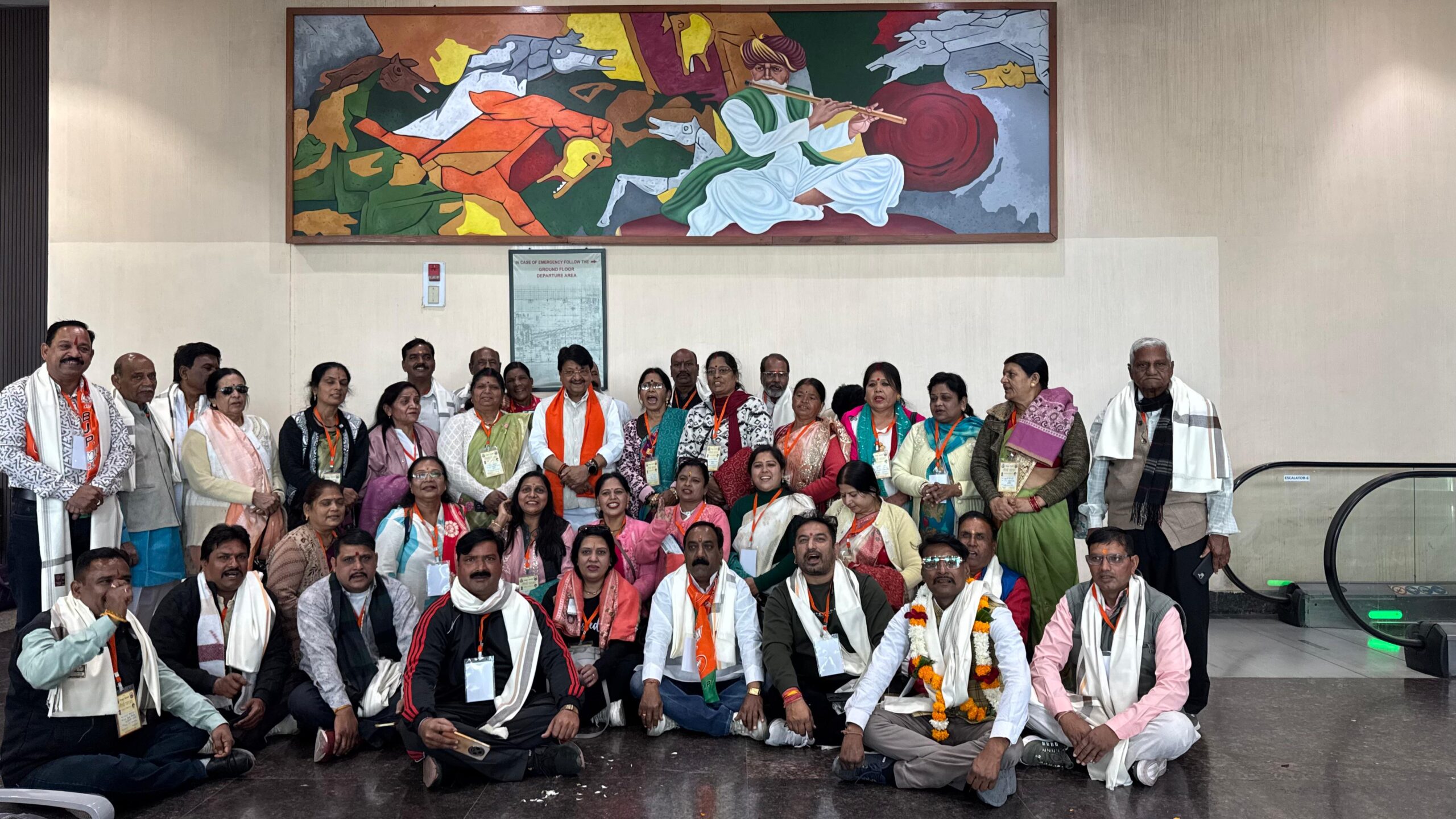 मंत्री के साथ 40 कार्यकर्ताओ ने किया हवाई सफर