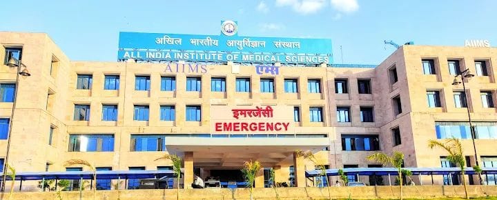 एम्स के हेल्थ एंड वेलनेस सेंटर में ध्यान सत्र आयोजित