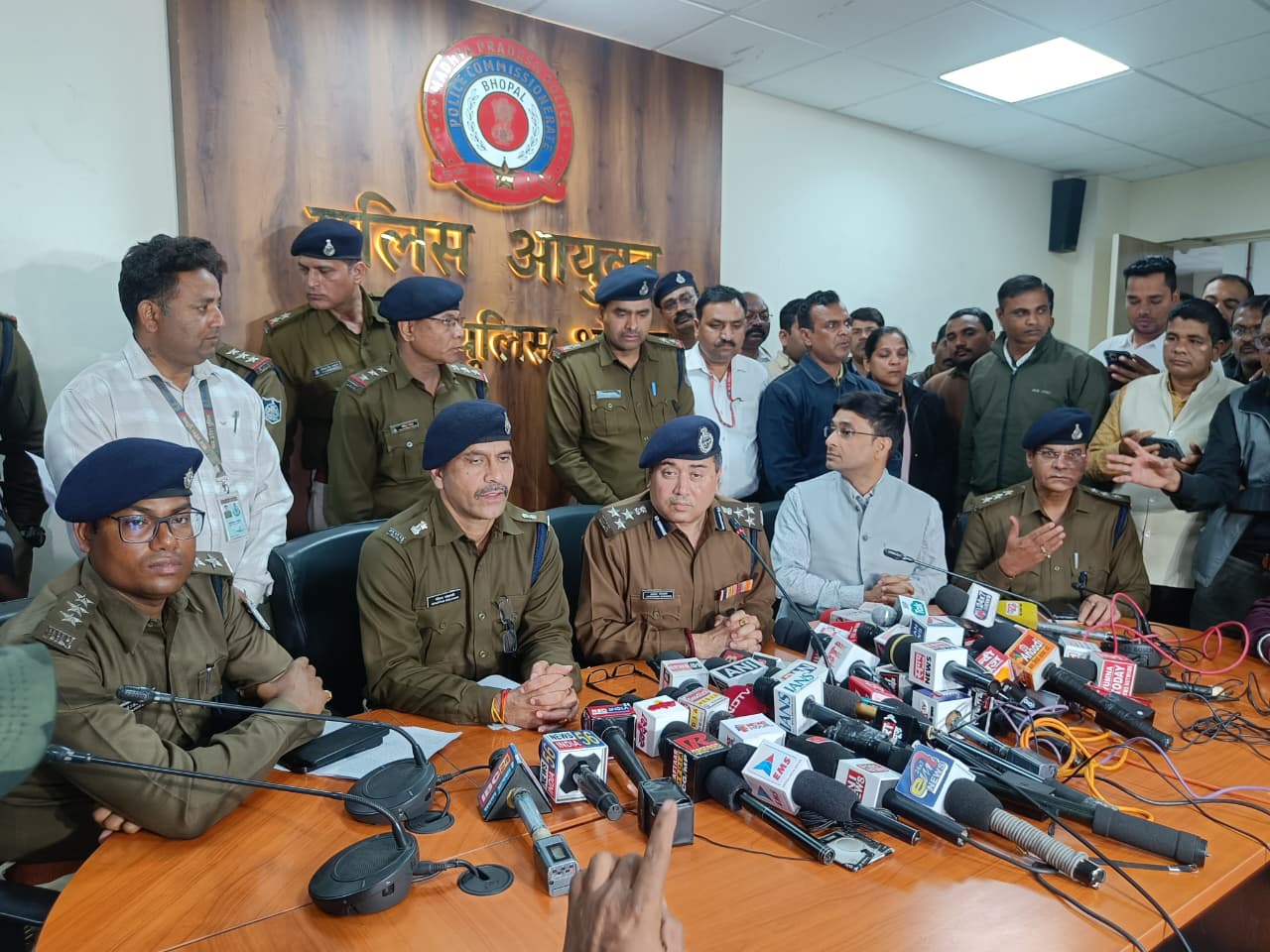 लडकियो पर हमला करने वाला बदमाश गिरफ्तार