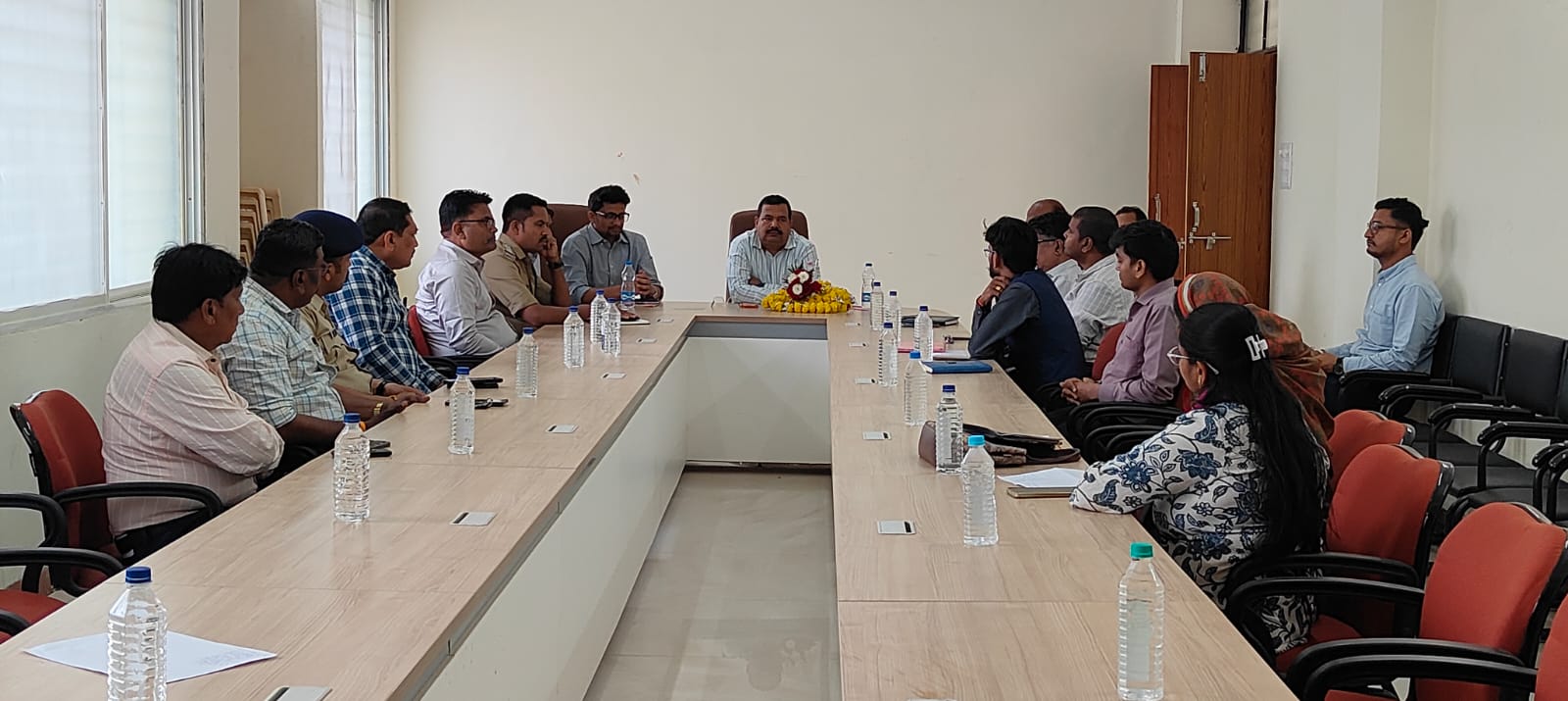 थांदला में भास्कर गाचले ने संभाला एसडीएम का पदभार, अधिकारियों के साथ ली पहली समीक्षा बैठक