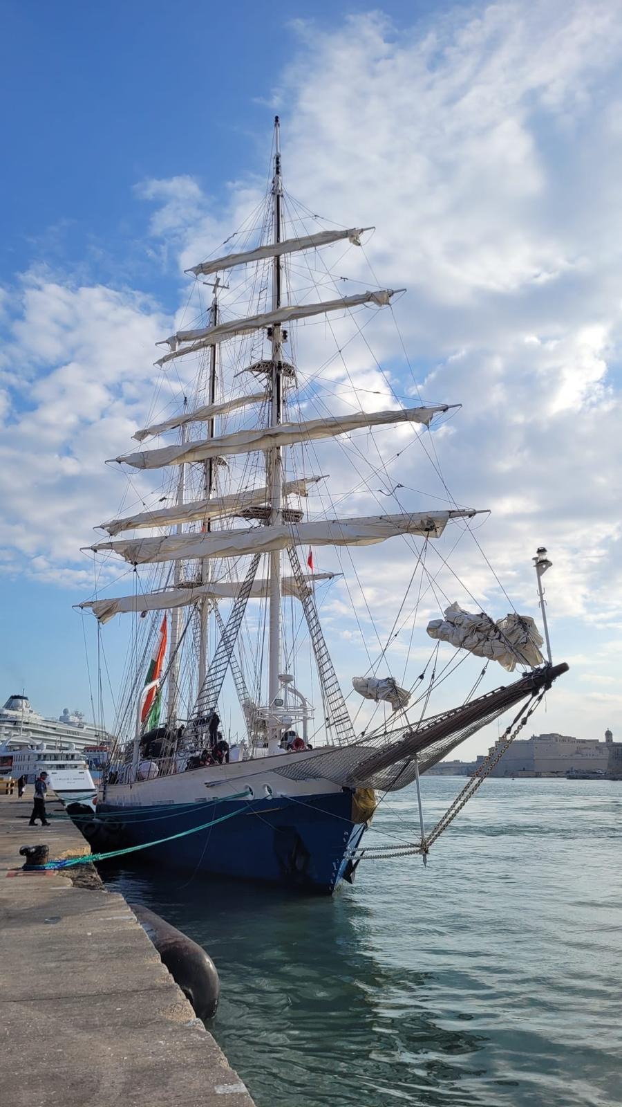 भारतीय नौसेना का INS सुदर्शनी माल्टा के वैलेटा बंदरगाह पहुंचा