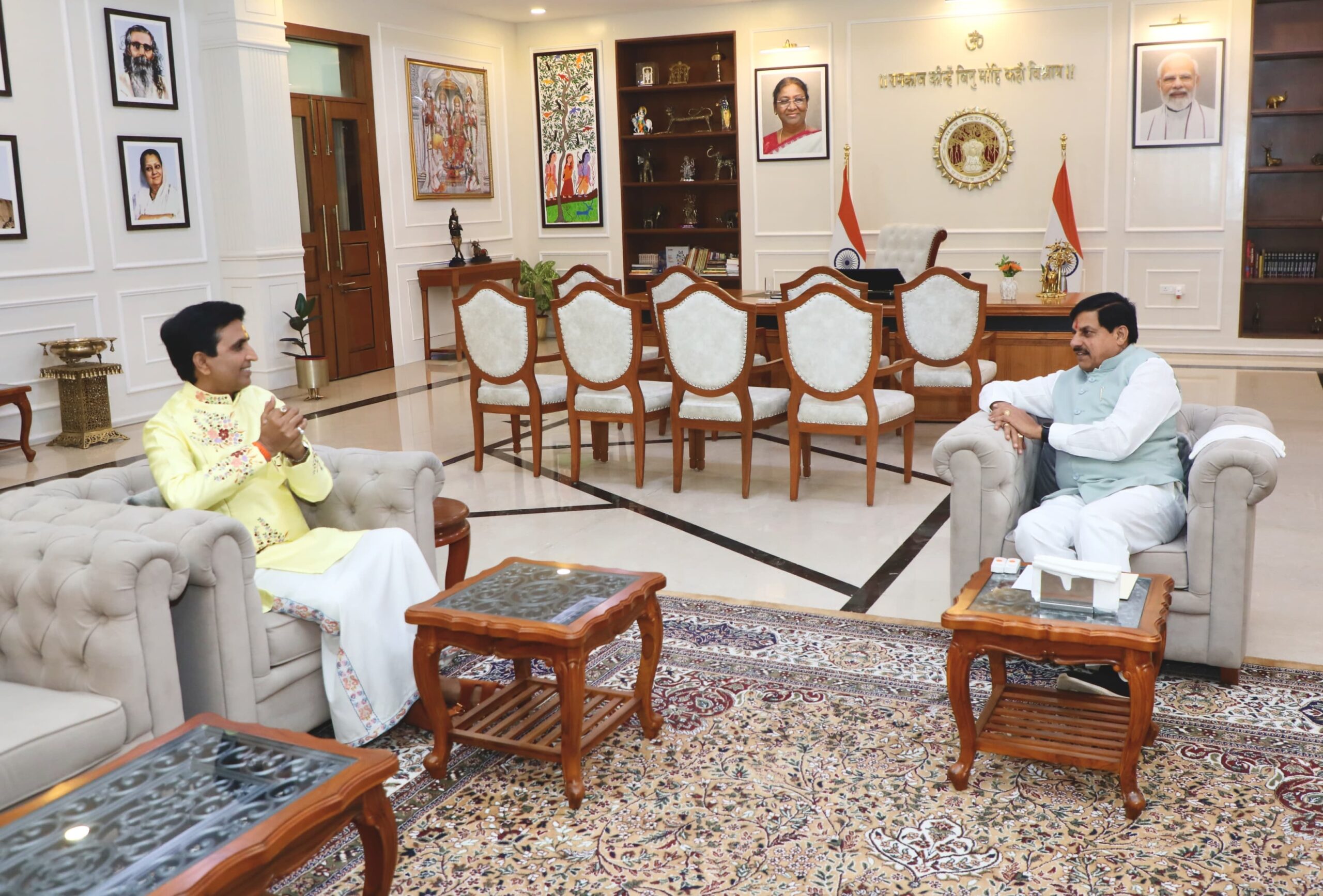 कवि कुमार मुख्यमंत्री से मिले