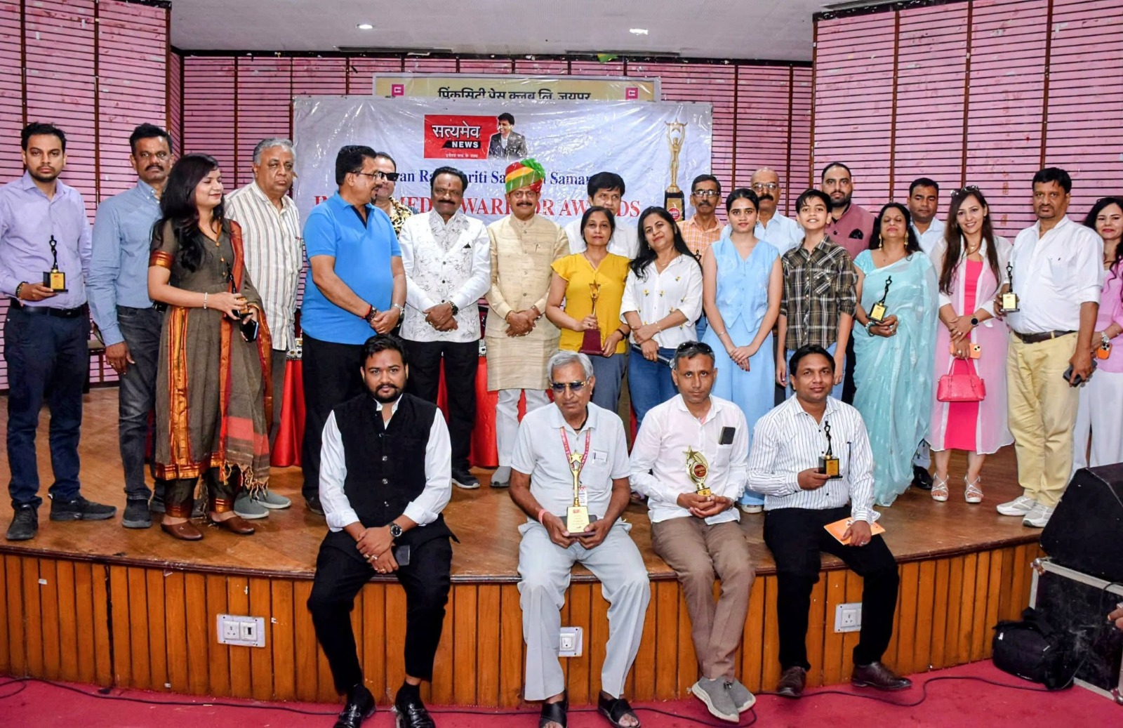 इंडियन मीडिया वॉरियर अवार्ड्स से सम्मानित हुए पत्रकार