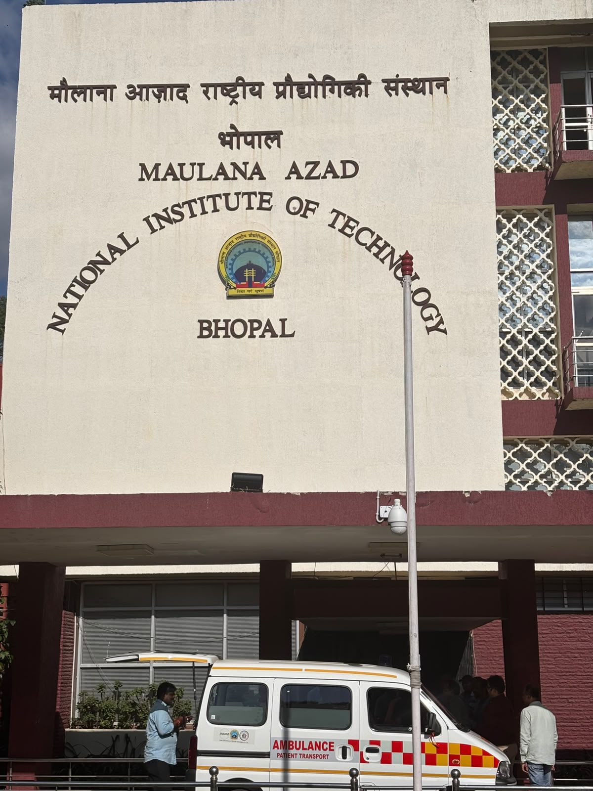 GMAA की पहल से मैनिट को  मिली एम्बुलेंस
